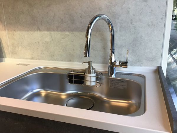 グースネックの水栓で見た目もカッコよく！